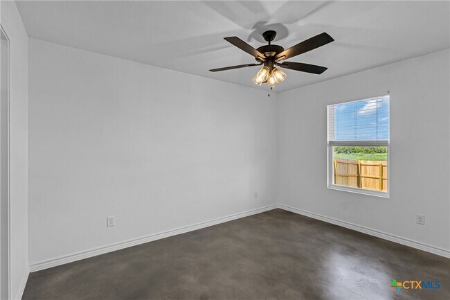 Building Photo - 907 Smoke Tree Ln