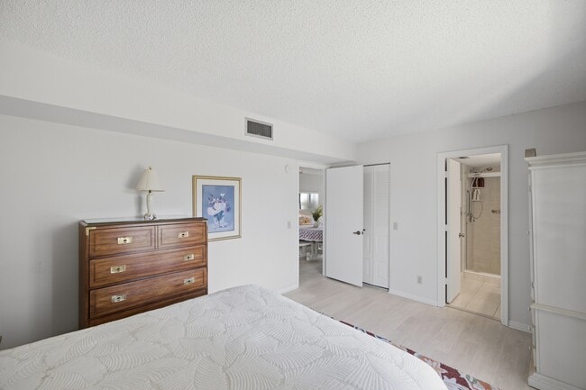 Building Photo - 6322 Palma Del Mar Blvd S