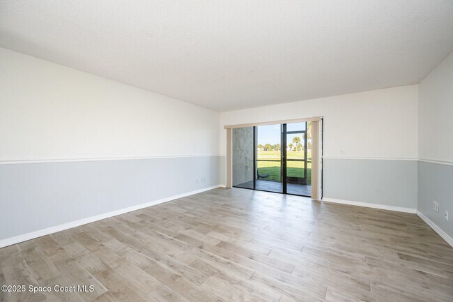 Building Photo - 2230 Golf Isle Dr