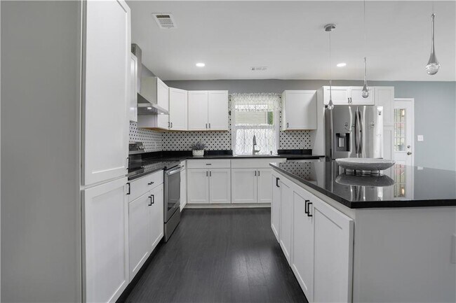 Building Photo - 2681 Tilson Rd