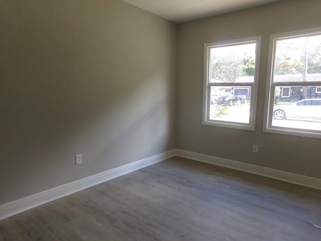 Building Photo - 141 Gardenia St