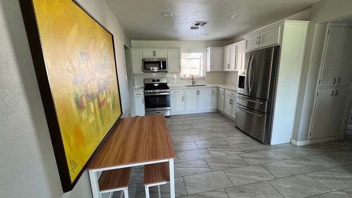 Building Photo - 222 E Southgate Ave