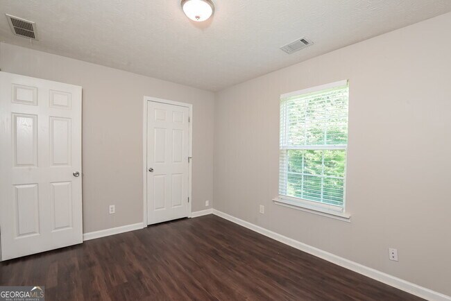 Building Photo - 1405 Stephens Pond View