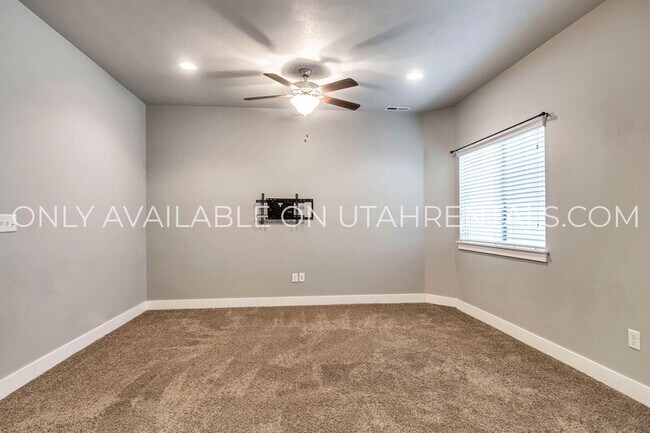 Building Photo - 1828 W 761 S