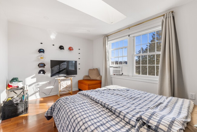 Building Photo - 133 Main St