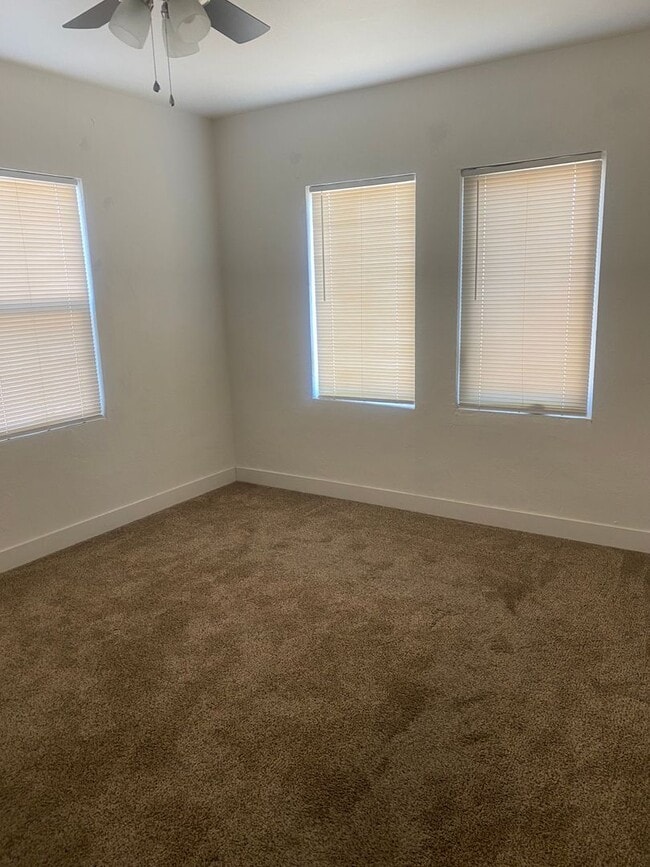 Building Photo - Darling Unit For Rent in Bakersfield