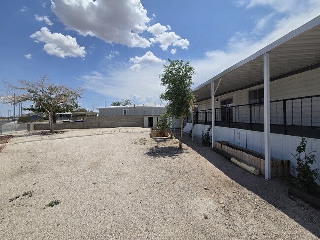 Building Photo - 220 Hopi Ln