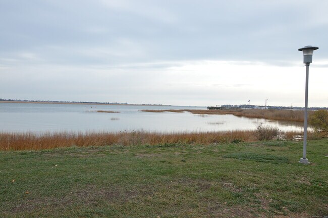 Building Photo - 1460 Elm St