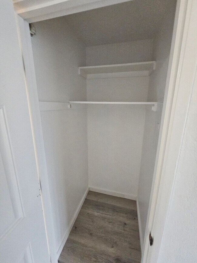 Building Photo - Downstairs 1 Bedroom 1 Bath Apartment in Orland!