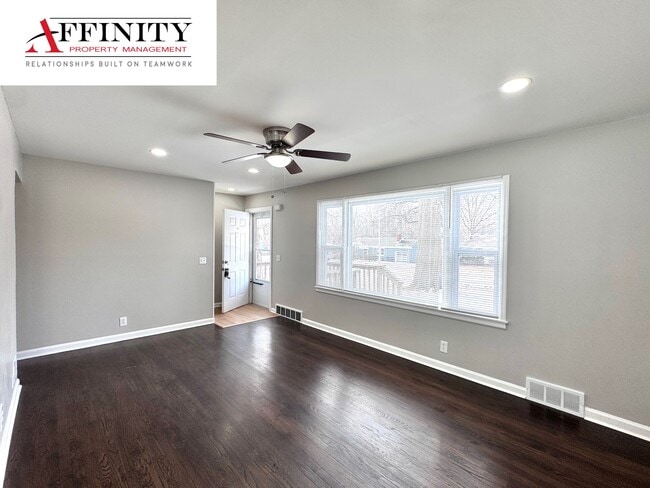 Building Photo - 5625 N Amoret Ave