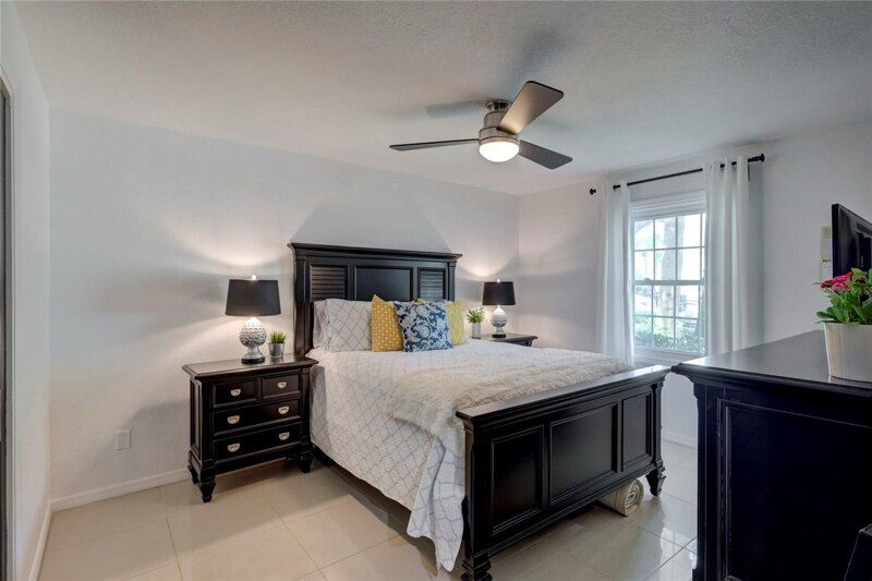 Building Photo - 5280 Coquina Key Dr SE