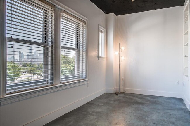 Building Photo - 329 E Colorado-1538