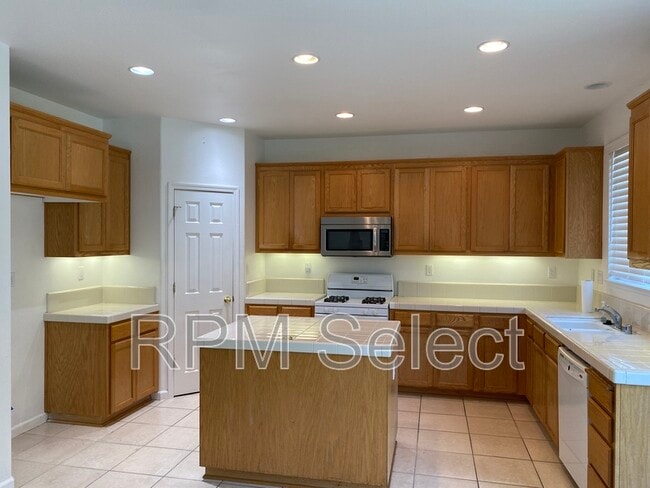 Building Photo - 5085 Lockie Ln