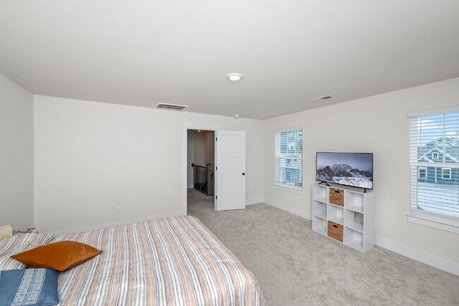 Building Photo - Stylish 3BR/2.5BA Craftsman Home with Loft...