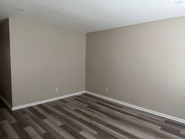 Building Photo - 3 Bedroom, 1 Bath Ranch Home in Columbus' ...