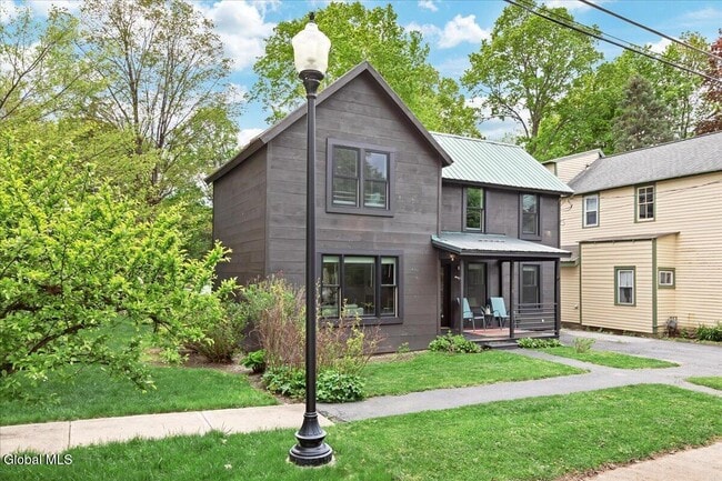 Building Photo - 116 Catherine St