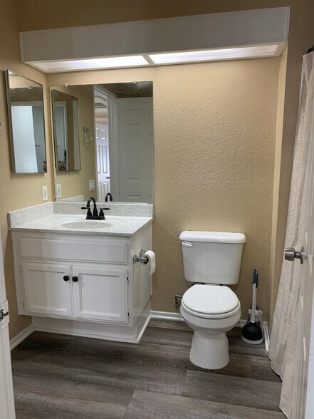 Building Photo - 1365 Crafton Ave