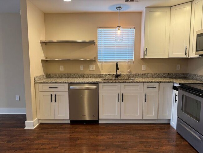 Building Photo - Lovely 3 Bed 2 Bath House in Old Hickory - Fenced in Yard