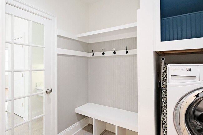 Building Photo - Pet-Friendly 4 Bedroom Home in Forest Lakes South