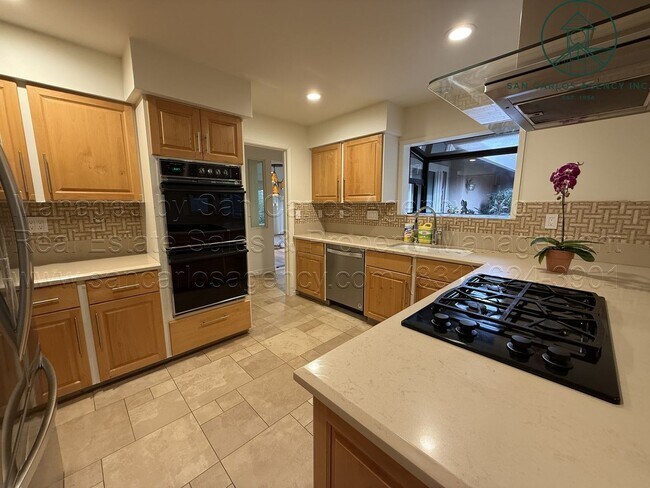 Building Photo - Beautifully Updated Three Bed (+ Bonus) Quail Lodge Home