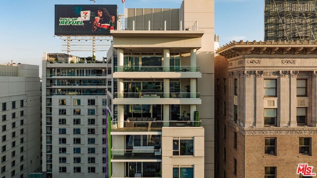 Building Photo - 6250 Hollywood Blvd