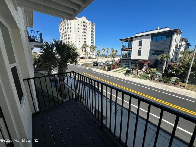 Building Photo - 1018 1st St S