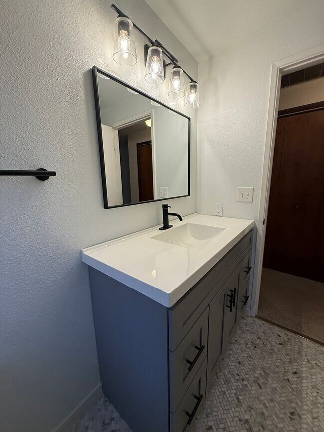 Building Photo - Pet Friendly Home with Pool Access!