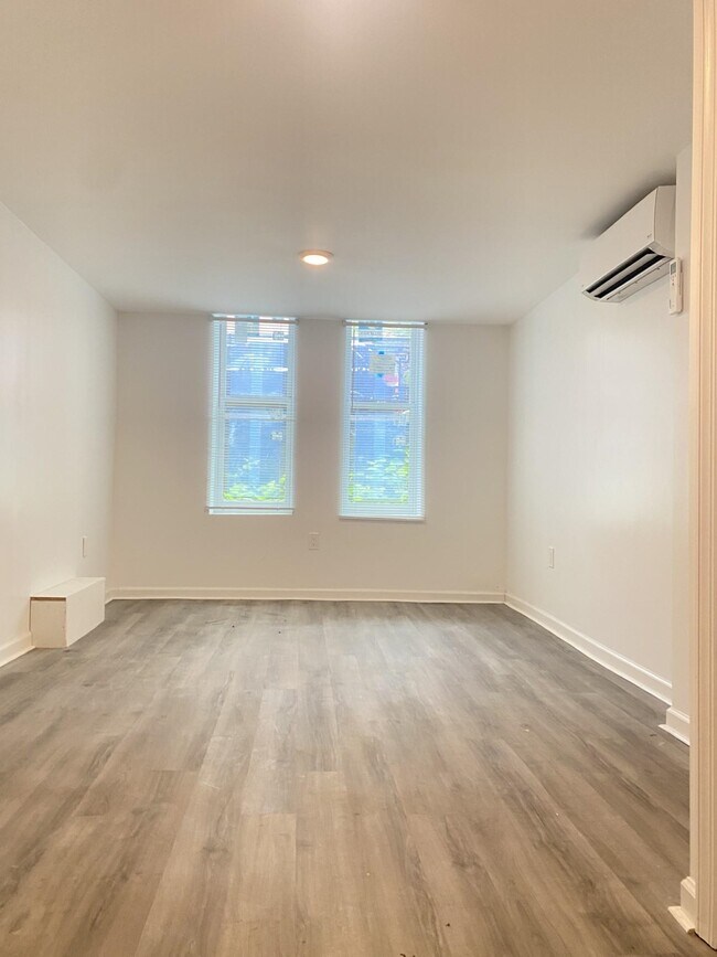 Building Photo - 205 8th St