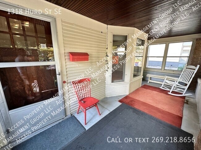 Building Photo - Eastown Three Bedroom Clean Home