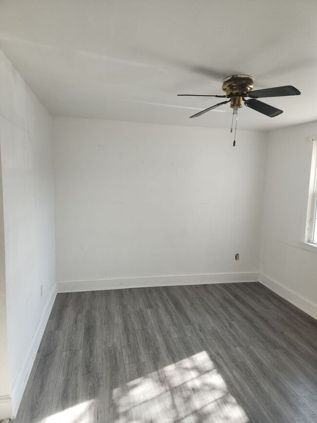 Building Photo - 1 Bedroom, 1 Bathroom Quadplex in Petersburg just off of Rt. 460
