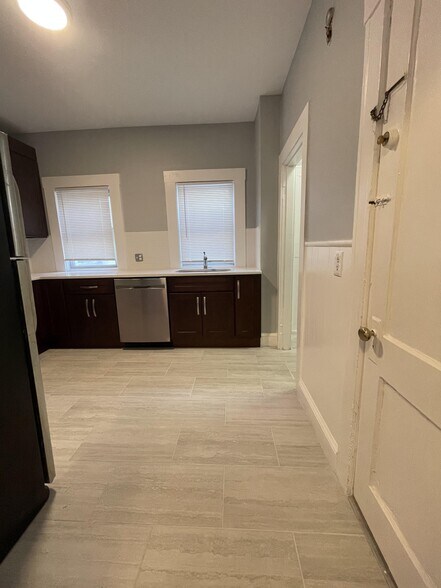 Building Photo - 16 Wallingford Rd