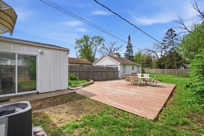 Building Photo - 2506 Rusty Dr