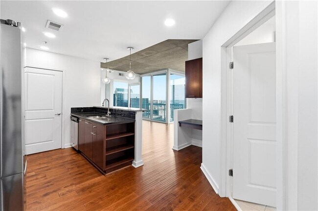 Building Photo - 3324 Peachtree Rd NE