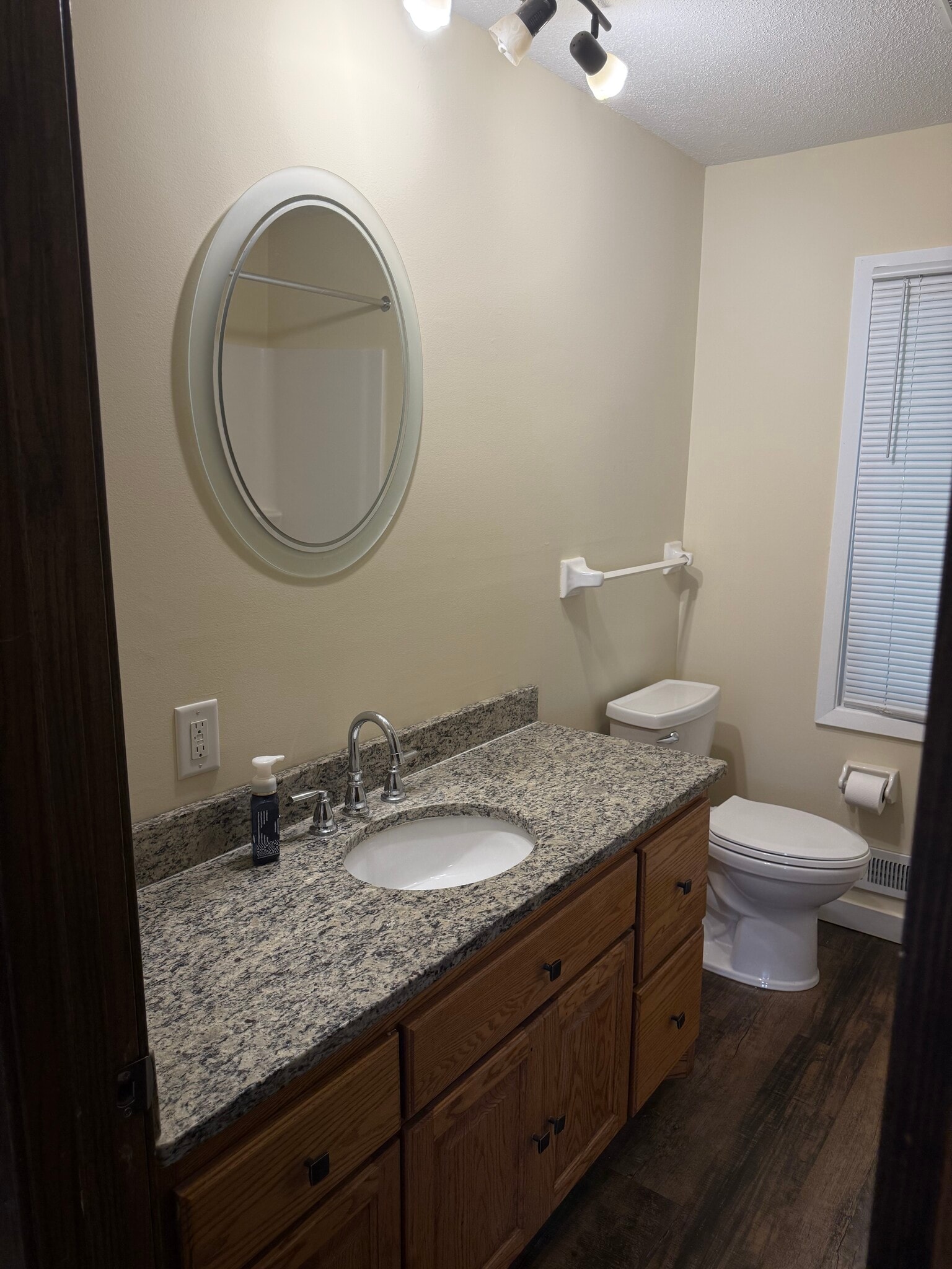 Upstairs Bathroom - 14707 Dominica Ct