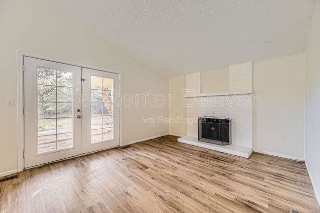 Building Photo - 3208 S Olathe Way