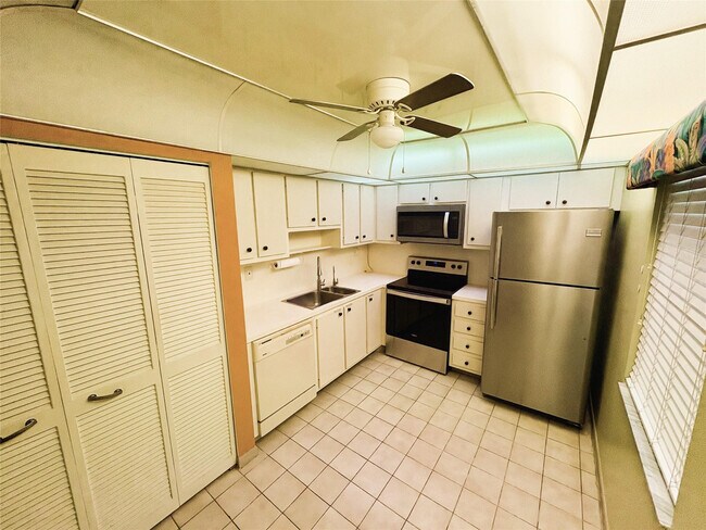 Building Photo - 3940 Inverrary Blvd