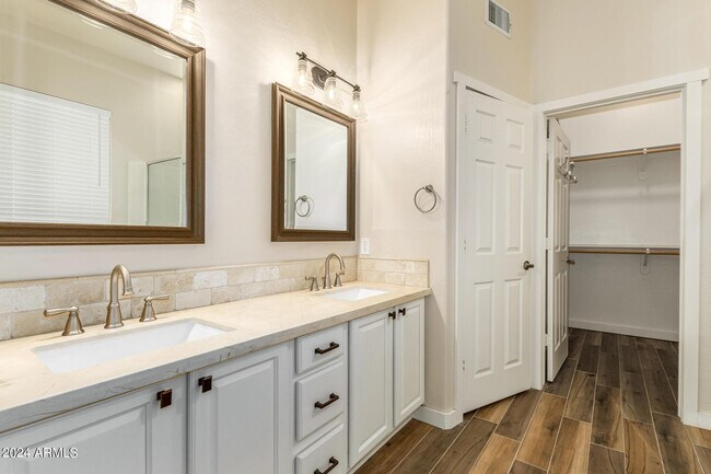 Building Photo - 756 W Citrus Way