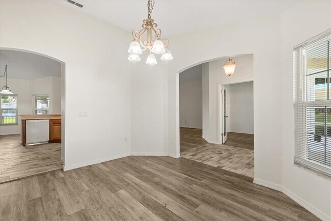 Building Photo - 410 Central Mariners Dr