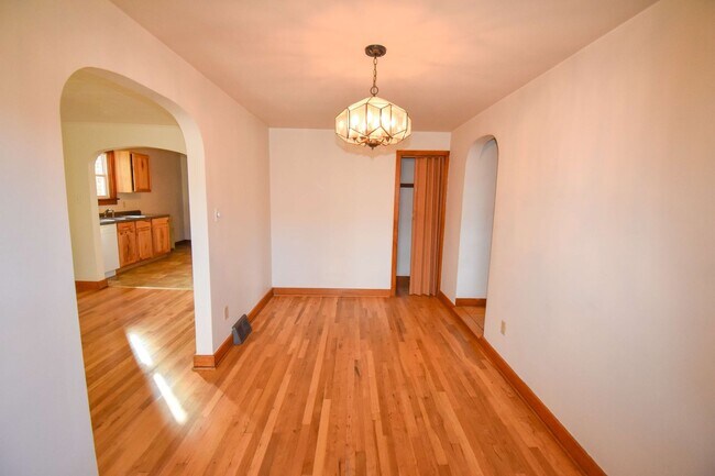 Building Photo - MT20