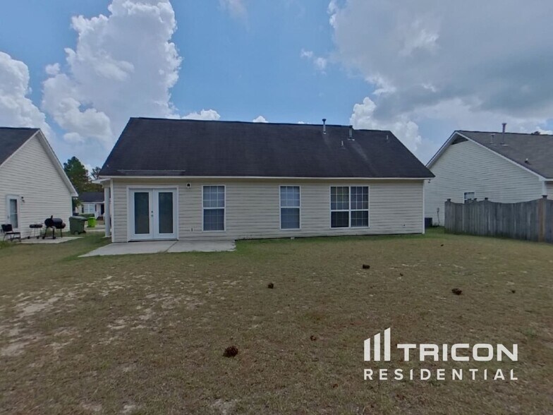 Building Photo - 1401 May Oak Cir