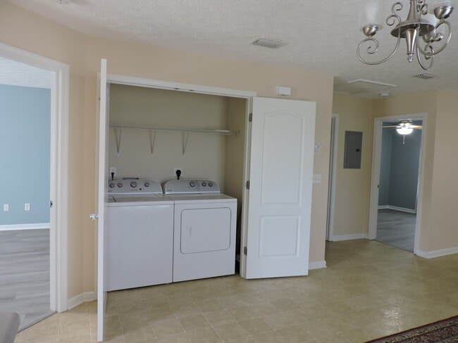 Building Photo - 121 Half Acre Ln