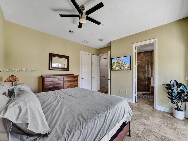 Building Photo - 2356 Wilton Dr