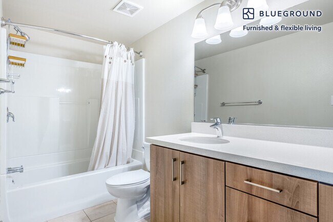 Building Photo - 13935 Tahiti Way