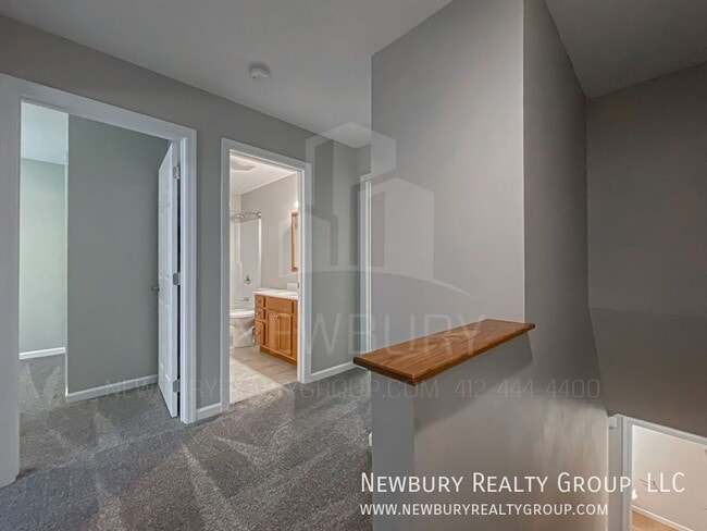 Building Photo - 135 Banksville Pl