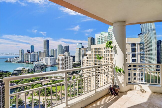 Building Photo - 848 Brickell Key Dr