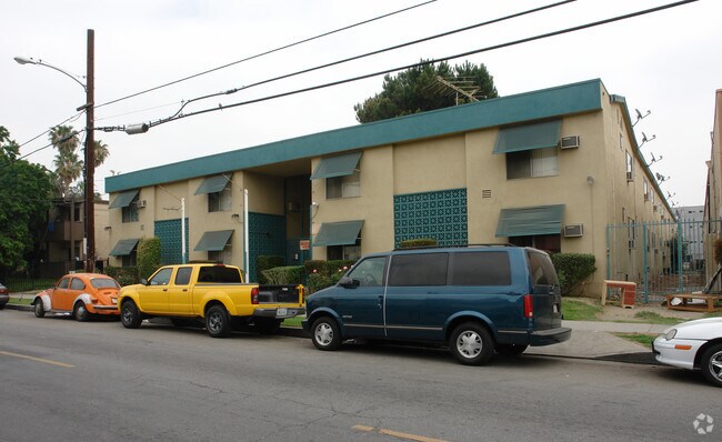 Primary Photo - 8418 Willis Ave