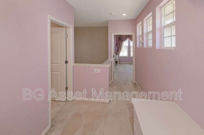 Building Photo - 1653 Northshore Dr