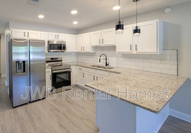 Building Photo - 755 McDuff Ave S