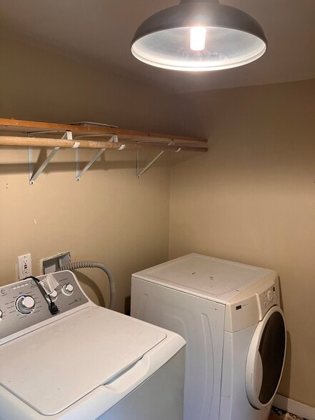 Building Photo - 2831 Oak Hill Cir