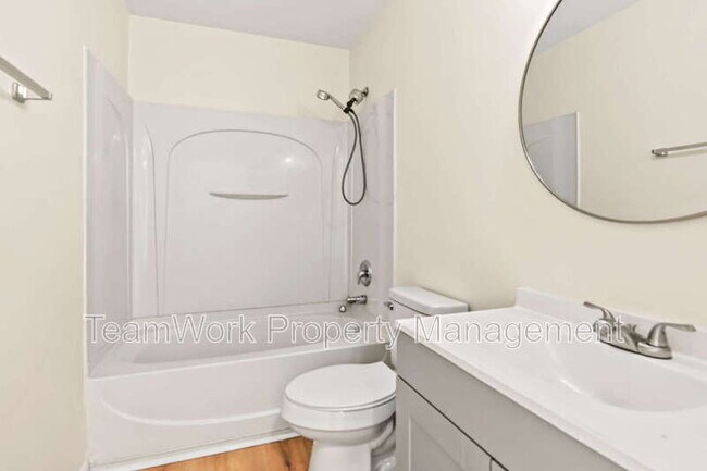 Building Photo - 131 Boone St